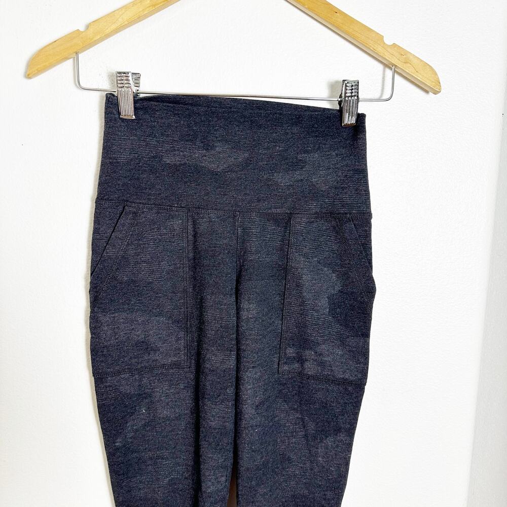 Aerie Black Gray Camo Jogger Pants Leggings Women's sz S - Picture 3 of 5